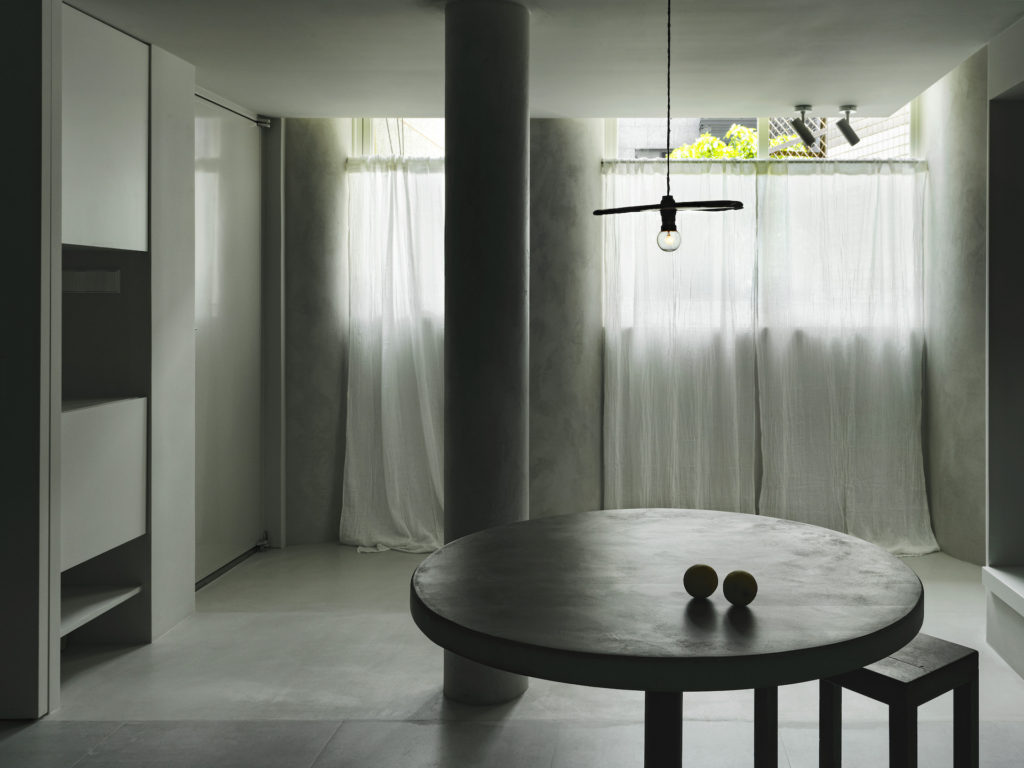 Amuzineu_鞠躬上場