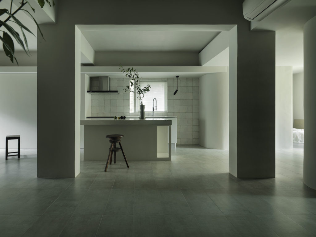 Amuzineu_鞠躬上場