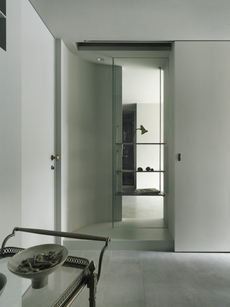 Amuzineu_鞠躬上場